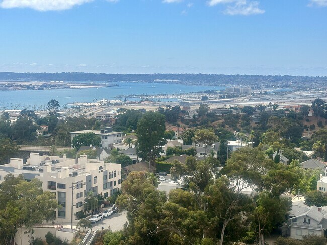 Building Photo - 475 Redwood St