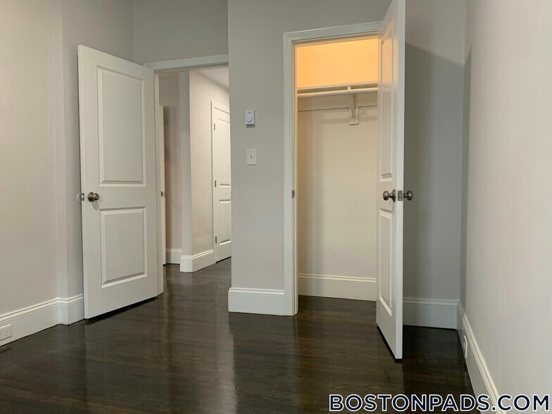 Building Photo - 32 Clearway St