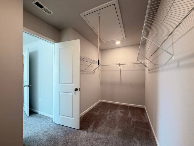 Building Photo - 400 Hazy Hls Ln