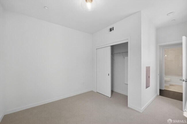 Building Photo - 570 Innes Ave