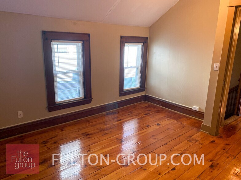 Building Photo - 710 Veto St NW