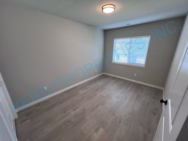 Building Photo - FREE RENT! Modern townhome living 3-Bed Retreat with 2.5 Baths in Serene Happy Valley!