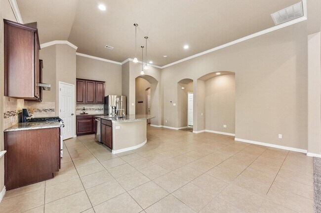 Building Photo - 640 Loma Cedro Bend