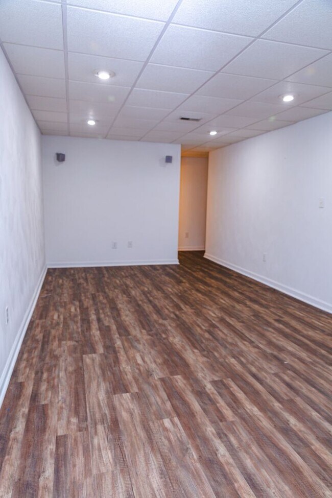 Building Photo - New Listing!