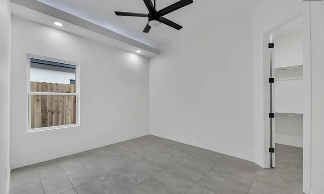 Building Photo - Luxury Living in Hyde Park – Edinburg/McAl...