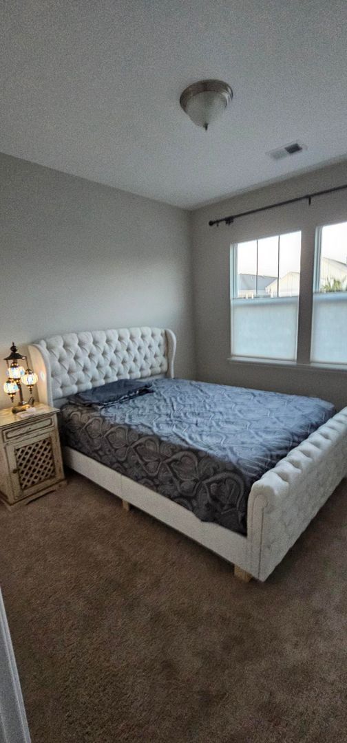 Building Photo - Bright & Beautiful Rental in Whitney Lake ...