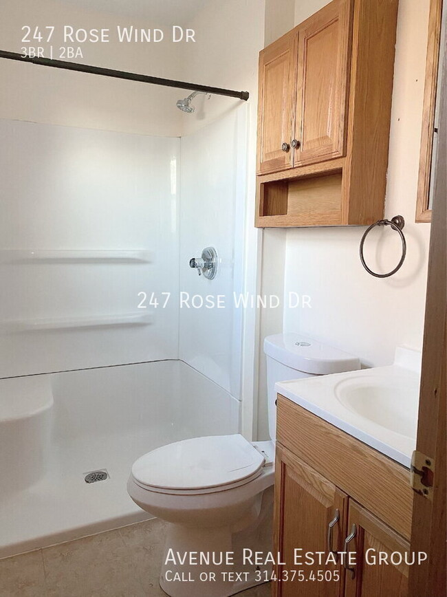 Building Photo - 247 Rosewind Dr
