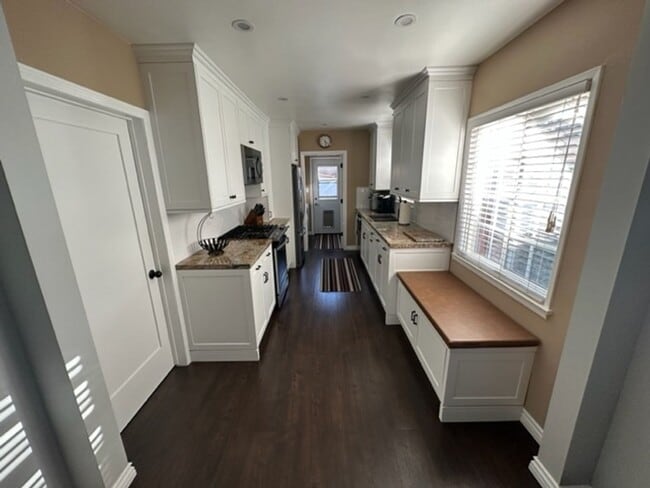 Building Photo - Lakewood living