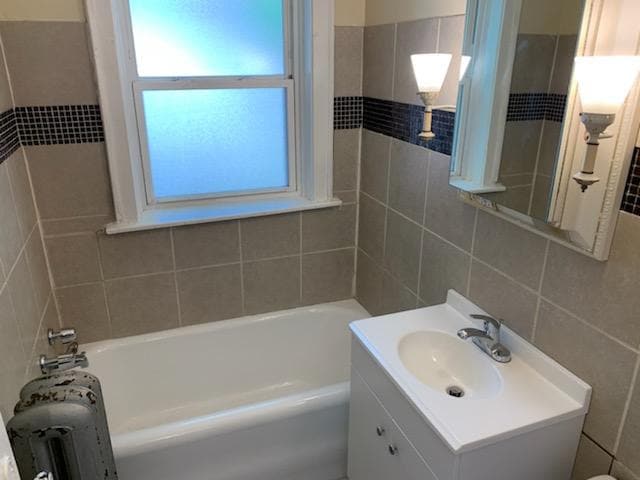 Building Photo - 653 E 82nd St