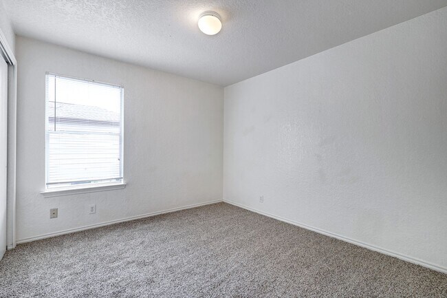 Building Photo - Renovated Two-Story in Bridgewood with Com...