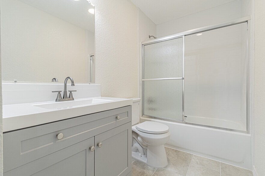 Building Photo - 11427 Creek Eagle