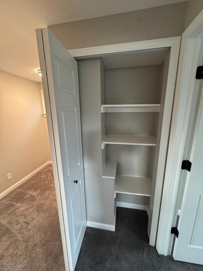 Building Photo - 8106 Warner Rd