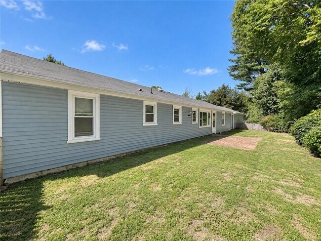 Building Photo - 16 Sandra Dr