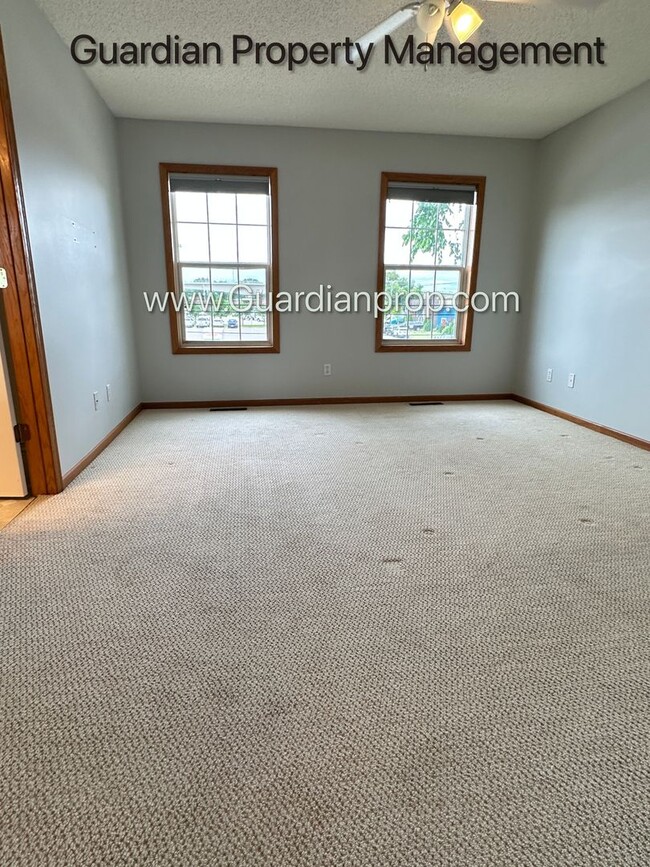 Building Photo - Hopkins Single Family Home, 2 Car Garage, ...