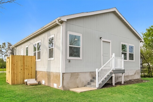 Building Photo - 3127 Bay St