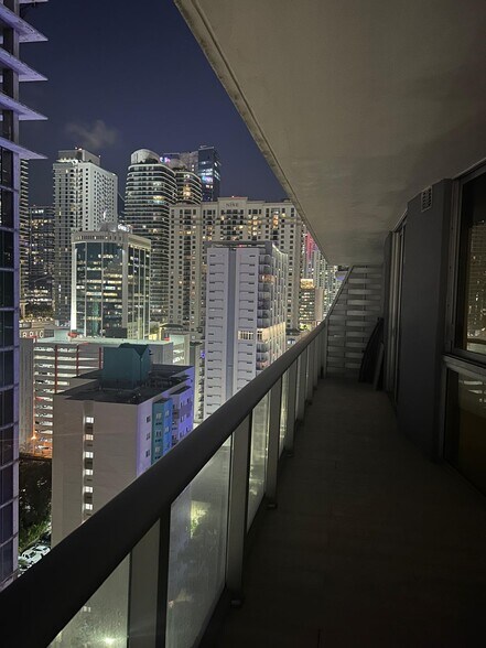 Building Photo - 1010 SW 2nd Ave