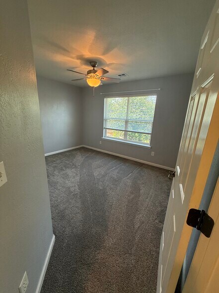 Building Photo - 1750 Sandstone Dr