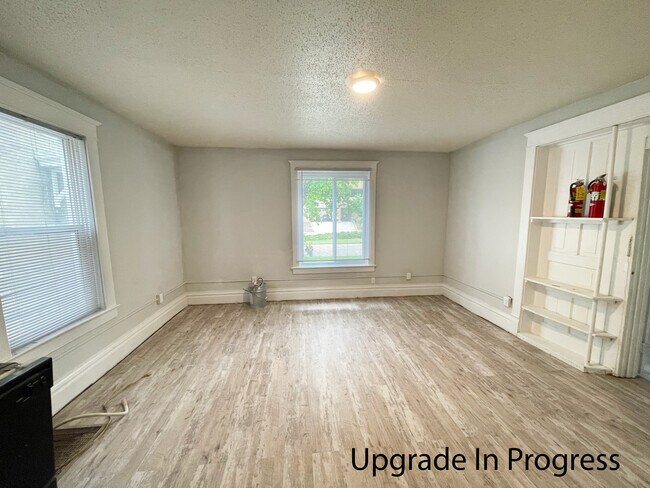 Building Photo - 507 Iowa Ave