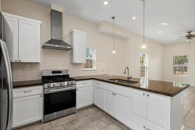 Building Photo - 2002 Lynnfield St