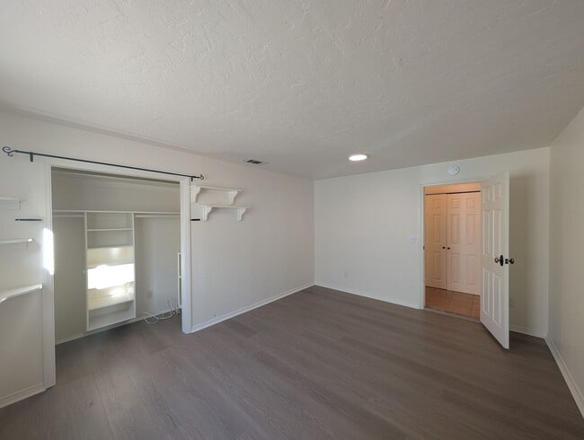Building Photo - Private 2 Bedroom Plus Home in Vista!