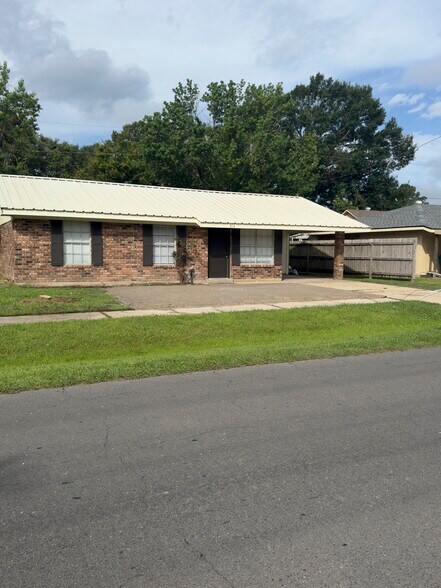 Building Photo - 214 Guidry Rd