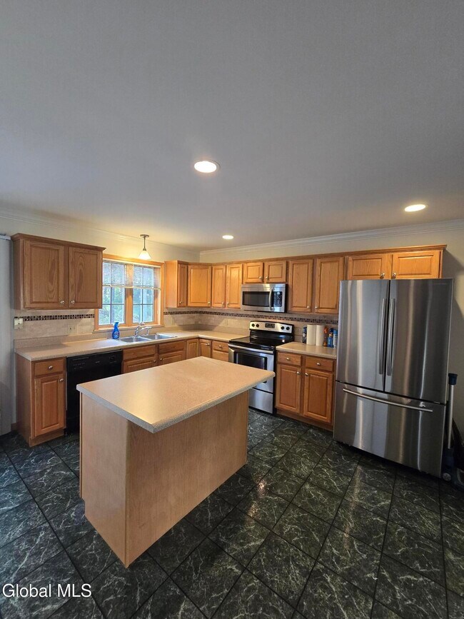 Building Photo - 8 Red Maple Ln
