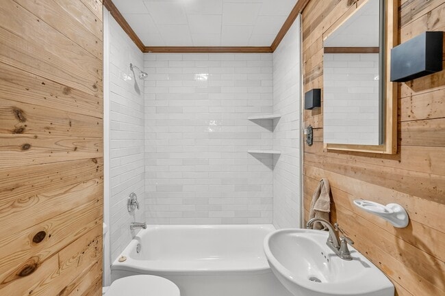 Building Photo - 110 Woodcraft Dr