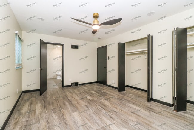 Building Photo - 7020 Lakeside Hills Dr