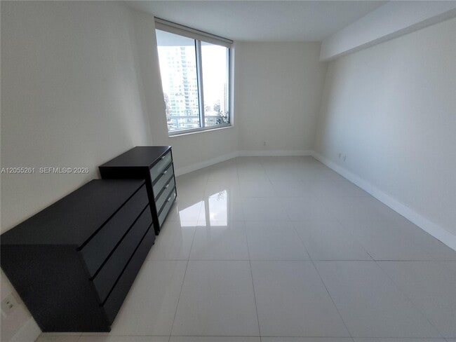 Building Photo - 325 S Biscayne Blvd