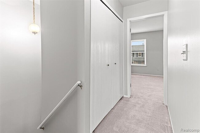 Building Photo - 3374 Burbank Dr