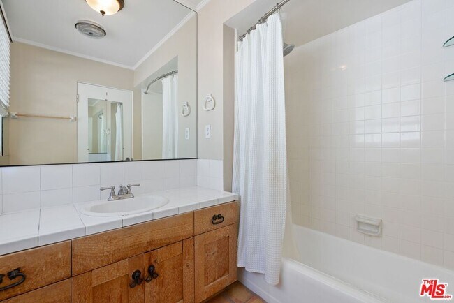 Building Photo - 9315 Lloydcrest Dr