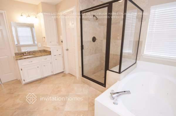 Building Photo - 18406 Spinner Ct Dr