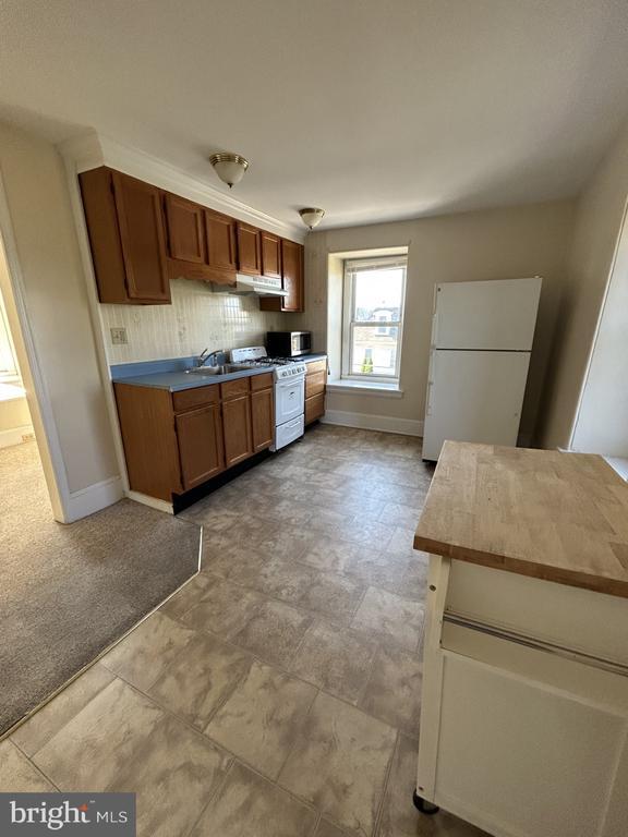 Primary Photo - 415 School St