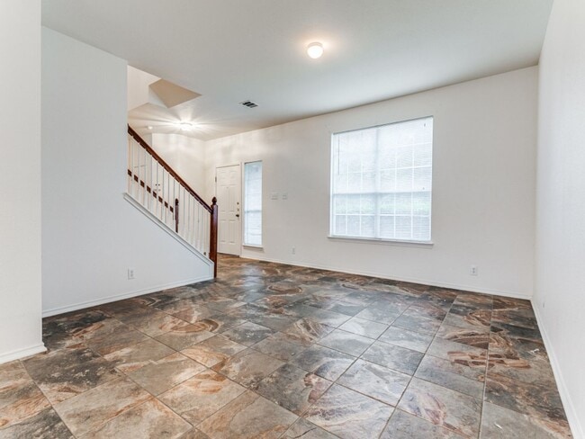 Building Photo - 3/2.5/2 in Cibolo