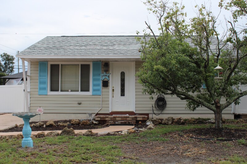 Building Photo - 6100-6104 4th Ave S