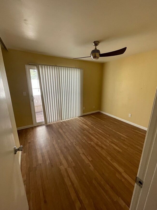 Building Photo - 2/1 Penasquitos Codno Available Now!