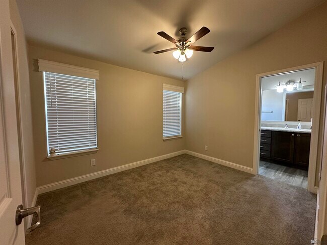 Building Photo - 13432 E 53rd St