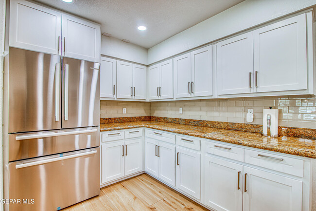 Building Photo - 6205 Brisa Del Mar Dr