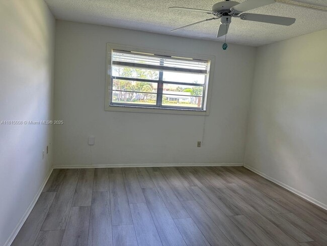 Building Photo - 160 Turtle Lake Ct