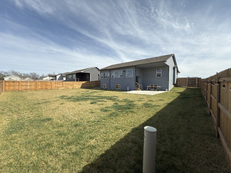 Building Photo - 920 E Bellows St