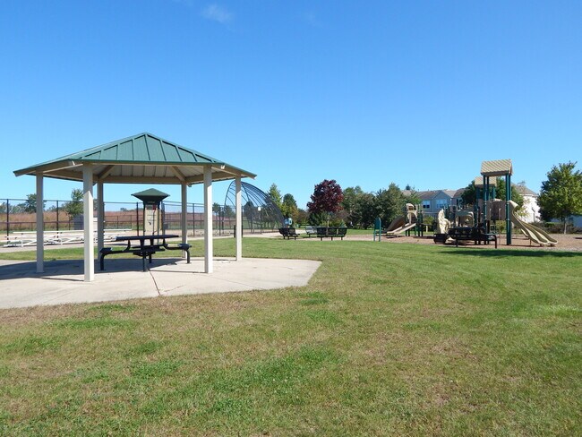 Building Photo - 2413 Silverstone Dr