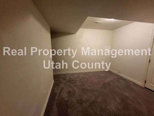 Building Photo - 998 S 960 E
