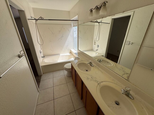 Building Photo - 410 S Sunrise Dr