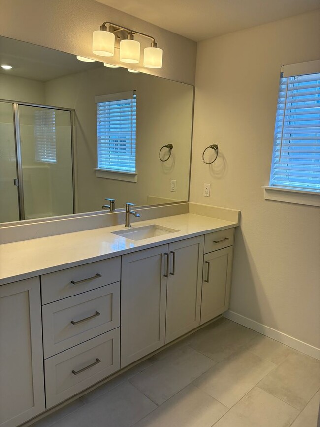 Building Photo - Beautiful Four-Bedroom Home in Wilsonville...