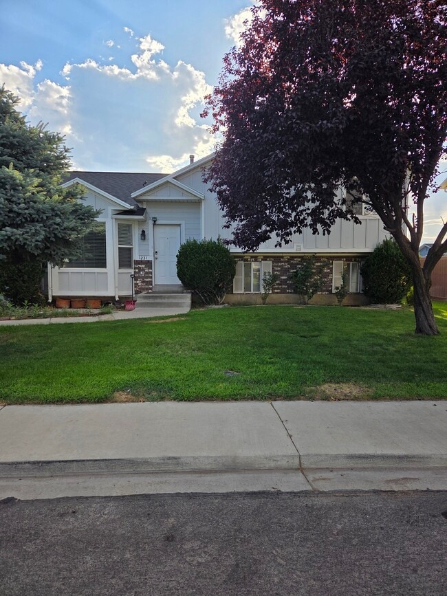 Building Photo - 1231 N 1050 W