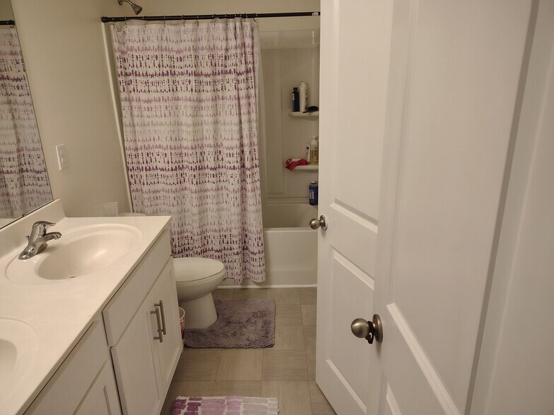 Building Photo - Room in House on Pennyroyal Wy