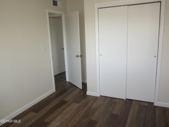 Building Photo - 305 Corvena Way