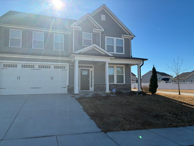 Building Photo - Room in House on Hopper Cir