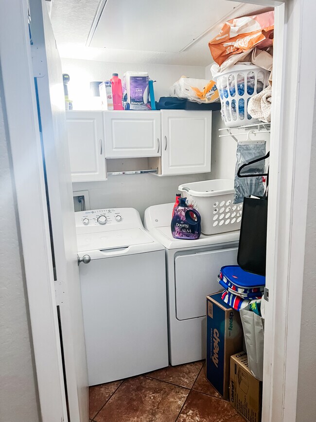 Building Photo - 2411 W Horatio St