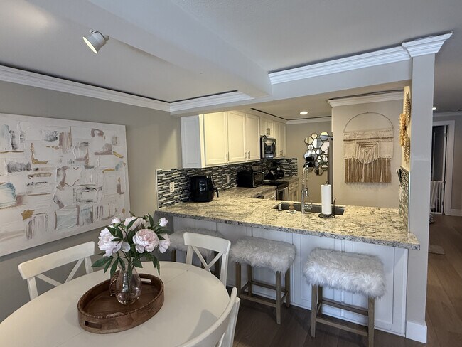 Building Photo - 9125 Marina Pacifica Dr